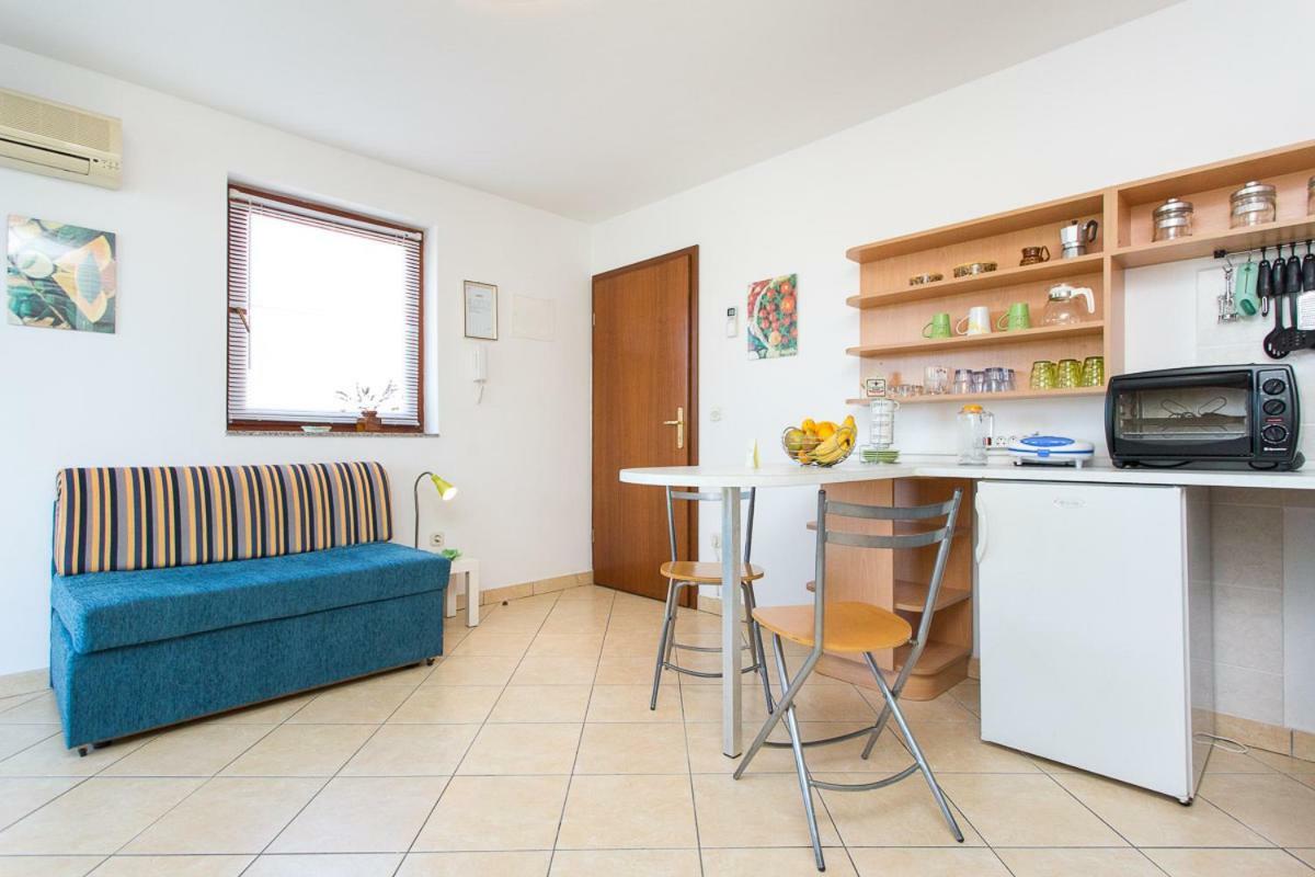 1-Bedroom Apartment With Loggia In Punat Island Krk 외부 사진